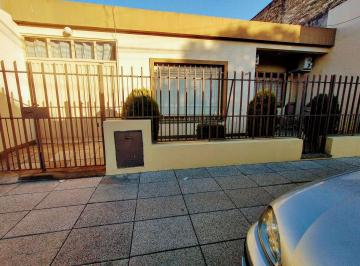 Casa · 116m² · 4 Ambientes · 2 Cocheras · Casa 4 Ambientes Villa Luzuriaga Fondo Parrilla