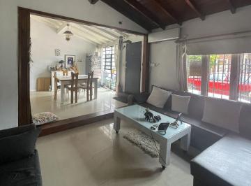 Casa · 72m² · 3 Ambientes · 1 Cochera · Venta Casa en Boulogne - con Pileta y Cochera