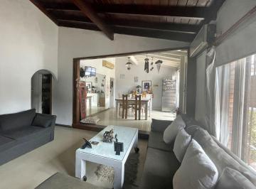 Casa · 72m² · 3 Ambientes · 1 Cochera · Venta Casa en Boulogne - con Pileta y Cochera