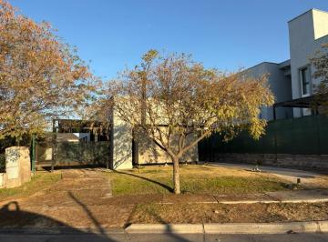 Casa · 202m² · 3 Dormitorios · 2 Cocheras · Casa en Alquiler