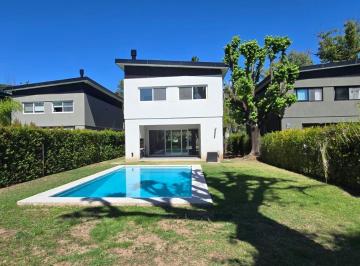 Casa · 170m² · 5 Ambientes · 3 Cocheras · Casa en Barrio Cerrado