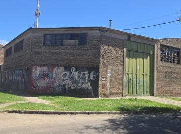 Bodega-Galpón · 520m² · 3 Ambientes · 10 Cocheras · Venta Galpón Esquina Iriondo y Galvez a m de Bv. 27 de Febrero Dos Galpones Juntos o Separados