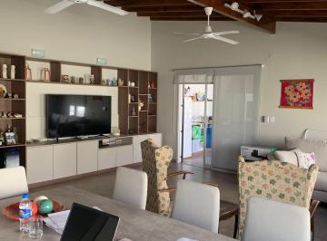 Casa · 600m² · 4 Ambientes · 1 Cochera · Hermosa Casa Refaccionada a Nuevo en Venta