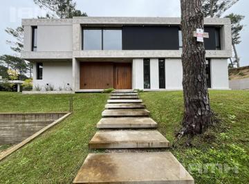 Casa · 252m² · 5 Ambientes · 2 Cocheras · Casa en Alamos Tres Carabelas
