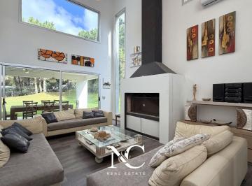 Casa · 260m² · 5 Ambientes · Casa en Venta en Costa Esmeralda