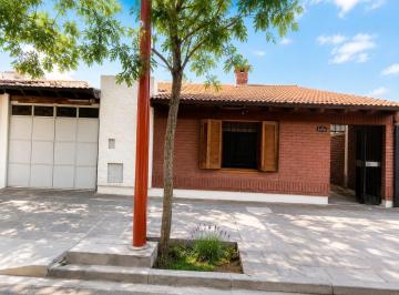 Casa · 150m² · 5 Ambientes · 1 Cochera · Casa en Venta Rivadavia Centro 3 Habitaciones Lavandería Patio con Horno a Leña Churrasquera Despens