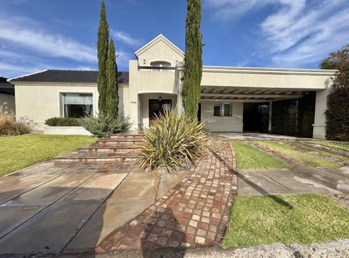 Casa · 413m² · 8 Ambientes · 4 Cocheras