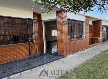 Casa · 101m² · 7 Ambientes · 1 Cochera · Casa Lista Para Habitar - 2 Dorm. - Rio Tercero