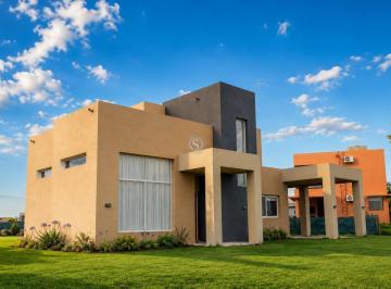 Casa · 170m² · 5 Ambientes · 1 Cochera · Casa en Venta en San Sebastian, Escobar, G. B. a. Zona Norte