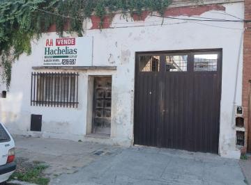 Bodega-Galpón de 3 ambientes, Avellaneda · Galpón Al Fondo con Vivienda a Reciclar