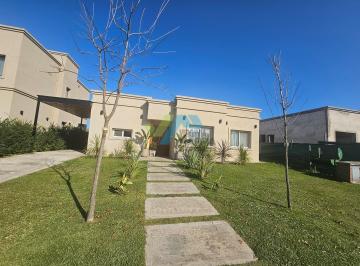 Casa · 107m² · 4 Ambientes · 3 Cocheras · Casa en Venta en San Pablo, Pilar, G. B. a. Zona Norte