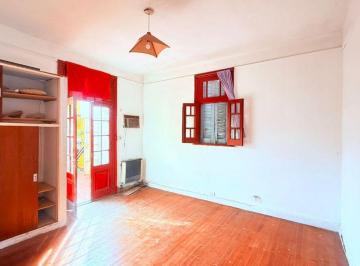 PH de 4 ambientes, Boedo · Muy Lindo PH de 4 Ambientes con un Patio con Cerramiento y Terraza Propia en Pleno Barrio de Boedo.