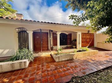 Casa · 149m² · 6 Ambientes · 1 Cochera · Venta Casa Alejandro Centeno 3 Dorm U$s