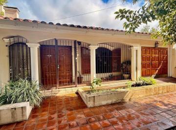 Casa · 149m² · 6 Ambientes · 1 Cochera · Casa en Venta Barrio Alejandro Centeno 3 Dorm Pileta