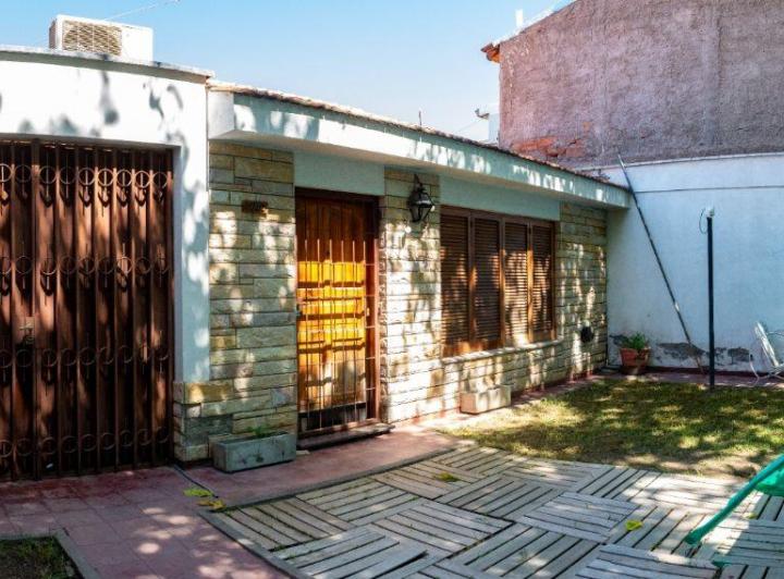 Casa · 215m² · 7 Ambientes · 1 Cochera