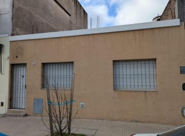 PH de 3 ambientes, Mataderos · PH Independiente en Planta Baja con Patio - Al Frente