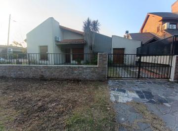 Casa · 525m² · 4 Ambientes · 2 Cocheras · Alquiler - Casa en Ciudad Evita - 3 Dorm.