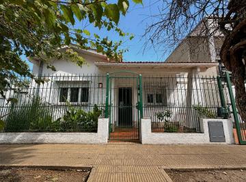 Casa · 70m² · 3 Ambientes · 2 Cocheras · Venta Chalet Apto Credito