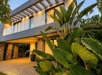 Casa · 235m² · 7 Ambientes · 2 Cocheras · Casa en Venta, 7 Ambientes en Barrio Privado Brisas de Adrogué