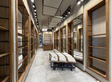Local comercial · 109m² · Local 110 m². Sobre Av Rivadavia. Excelente Estado.