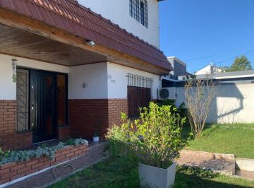 Casa · 132m² · 4 Ambientes · 1 Cochera · Venta Casa 3 Dorm Lumin C/patio Coch V. Ballester