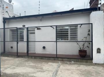 Casa · 70m² · 3 Ambientes · Alquiler - Victoriano Montes 2584 - Vivienda de 3 Ambientes con Patio en Muy Buen Estado