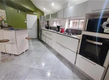 Casa · 250m² · 5 Ambientes · 2 Cocheras · Casa 5 Ambientes en Venta en Francisco Álvarez