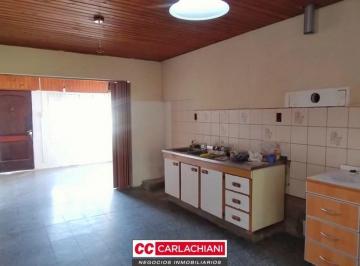 Casa · 4 Ambientes · 1 Cochera · Casa en Las Parejas