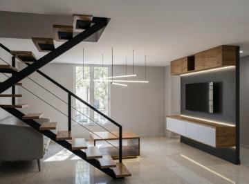 Casa · 107m² · 6 Ambientes · Casa Al Frente en Barrio Lourdes