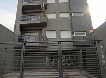 Departamento · 80m² · 4 Ambientes · 1 Cochera · Piso Completo en Alquiler, con Cochera y Terraza en Tapiales.