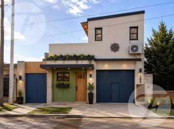 Casa · 119m² · 3 Ambientes · Oportunidad Ituzaingó Norte Casa 3 Ambientes con Dos Locales Al Frente y Gran Potencial de Inversión