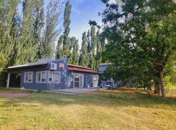 Quinta vacacional · 210m² · 8 Ambientes · Venta Casa Quinta 4 Dorm - 2ha Plottier