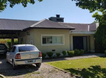 Casa · 231m² · 5 Ambientes · 3 Cocheras · “haras del Sur” C. C. - Chalet - 1 Pta - 300 m Golf - 5amb. - Pil. - Sup. Cub. 231 m² - Sup. Terr. 1588 m²