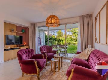 Casa · 93m² · 4 Ambientes · 2 Cocheras · Casa en Venta en La Plata