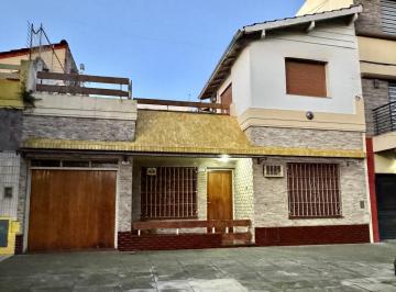 PH · 117m² · 4 Ambientes · 1 Cochera · PH Tipo Casa con Cochera en Villa Lugano