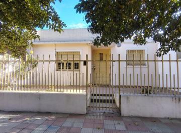 Casa · 174m² · 5 Ambientes · 1 Cochera · Venta Casa Mas Dos Departamentos en Barrio Jardin del Pilar