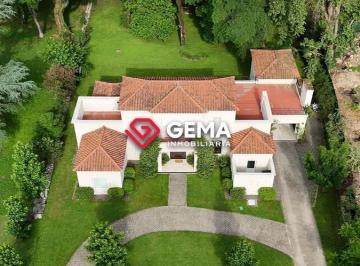 Casa · 2060m² · 9 Ambientes · 1 Cochera · Casa en La Montaña