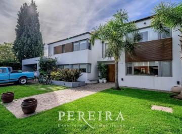 Casa · 335m² · 6 Ambientes · 3 Cocheras · Venta - Casa en Los Jazmines - Pilar del Este - 5 Dorm.