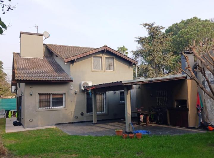 Casa · 145m² · 5 Ambientes · 1 Cochera