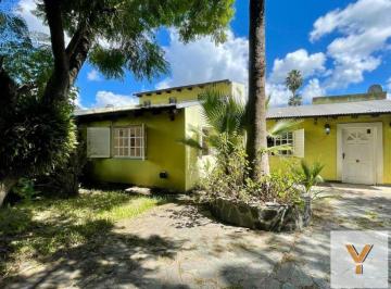 Casa · 275m² · 7 Ambientes · 3 Cocheras · Casa Quinta en Venta - 3 Dorm. 3 Baños - 2200 m² - Los Hornos