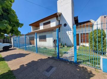 Casa · 351m² · 8 Ambientes · 2 Cocheras · Venta Casa Principal con Casa Secundaria Al Fondo Grand Bourg Jardin Cochera Parrilla Cubierta