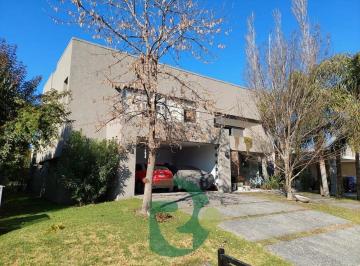 Casa · 237m² · 4 Ambientes · 4 Cocheras · Venta Casa.4 Amb. Bo. Cerrado Altos del Sol. Parque Leloir
