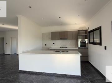 Casa · 157m² · 5 Ambientes · 3 Cocheras · Casa Para La Venta de 5 Ambientes en San Pablo