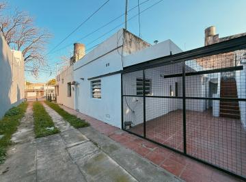 PH · 40m² · 2 Ambientes · 1 Cochera · Av Arijon 838 - Casa Interna de 1 Dormitorio con Cochera en Alquiler - Roque Saenz Peña, Rosario