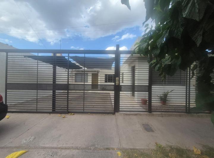 Casa · 65m² · 5 Ambientes · 1 Cochera