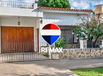 Casa · 220m² · 5 Ambientes · 1 Cochera · Casa 3 Dorm Pileta Venta Tres Cerritos Sporting