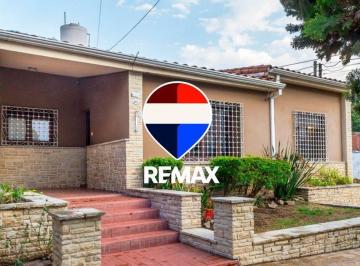 Casa · 135m² · 6 Ambientes · 1 Cochera · Casa de 4 Dorm. en Venta en Tres Cerritos