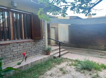 Casa · 90m² · 4 Ambientes · 1 Cochera · Venta Casa Godoy Cruz Apta Crédito