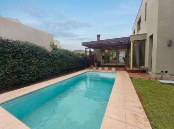 Casa · 317m² · 5 Ambientes · 2 Cocheras · Venta Casa 4 Hab Barrio Privado Zona Club de Campo
