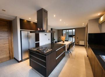 Casa · 317m² · 5 Ambientes · 2 Cocheras · Venta Casa 4 Hab Barrio Privado Zona Club de Campo